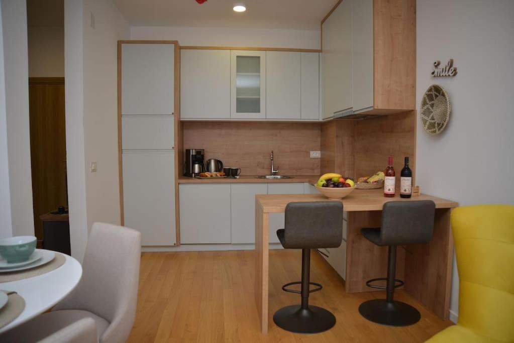 Design Flat With Impressive Boka Bay View *
