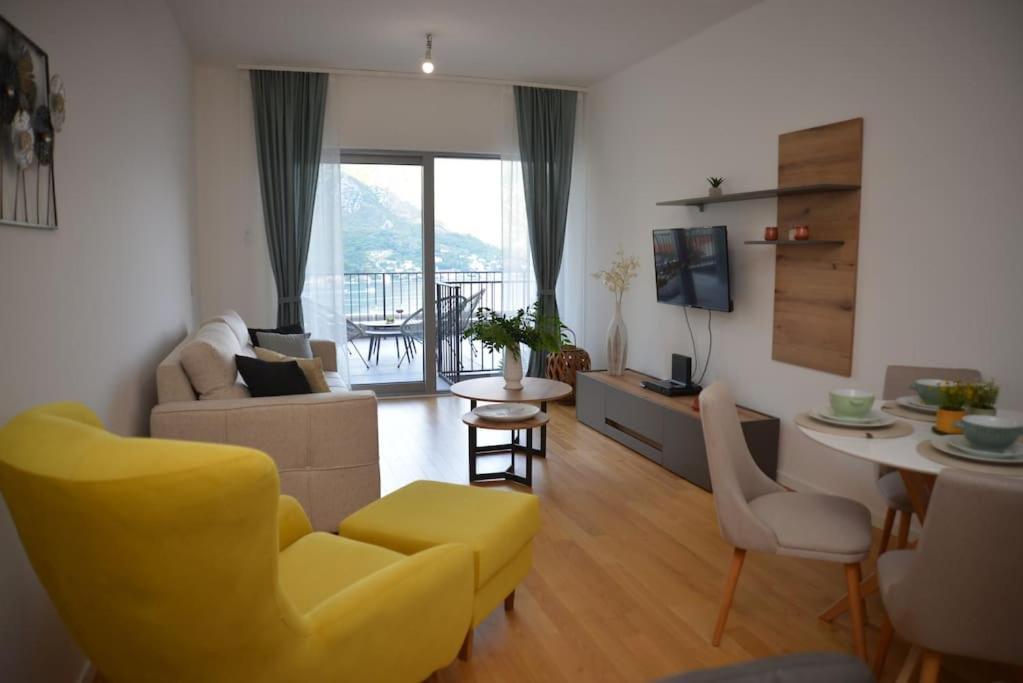 Apartment Design Flat With Impressive Boka Bay View