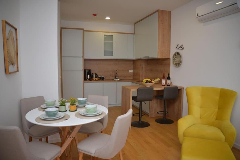 Apartment Design Flat With Impressive Boka Bay View *