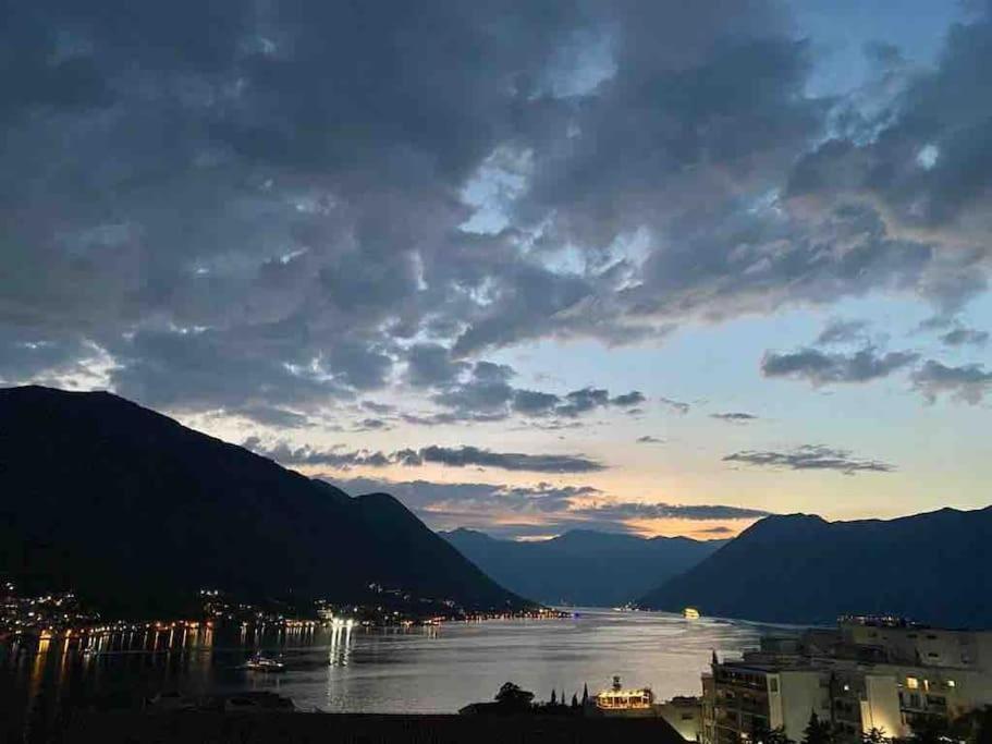 Design Flat With Impressive Boka Bay View *